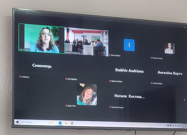 Лекторка розповіла про методологічні засади формування структури сучасного підручника